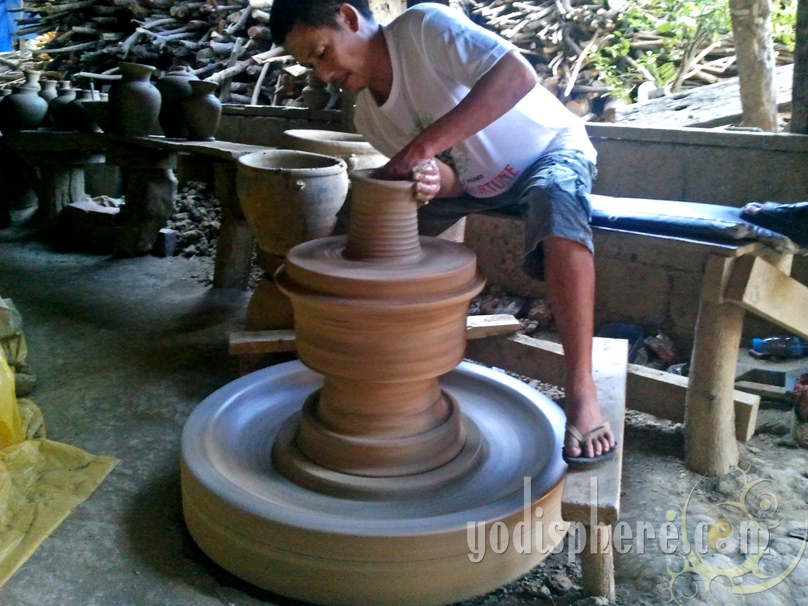 https://mdw-travel-data-us-east-1.s3.amazonaws.com/img/country/Philippines/Pagburnayan-Pottery/img_02.jpg