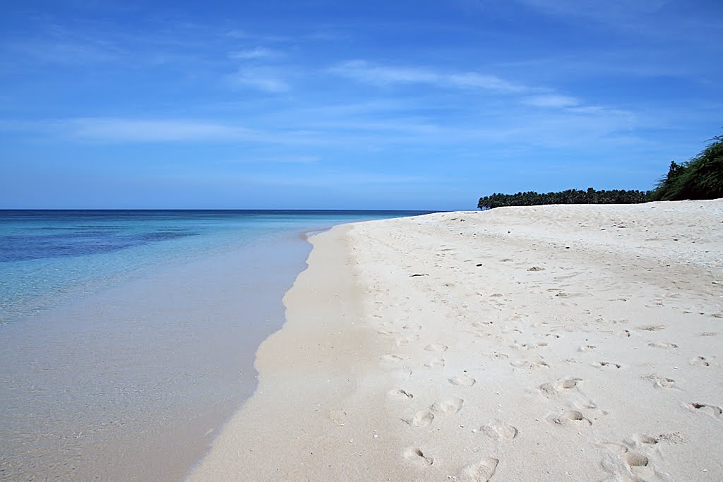 https://mdw-travel-data-us-east-1.s3.amazonaws.com/img/country/Philippines/Pagudpud-Beach/img_03.jpg