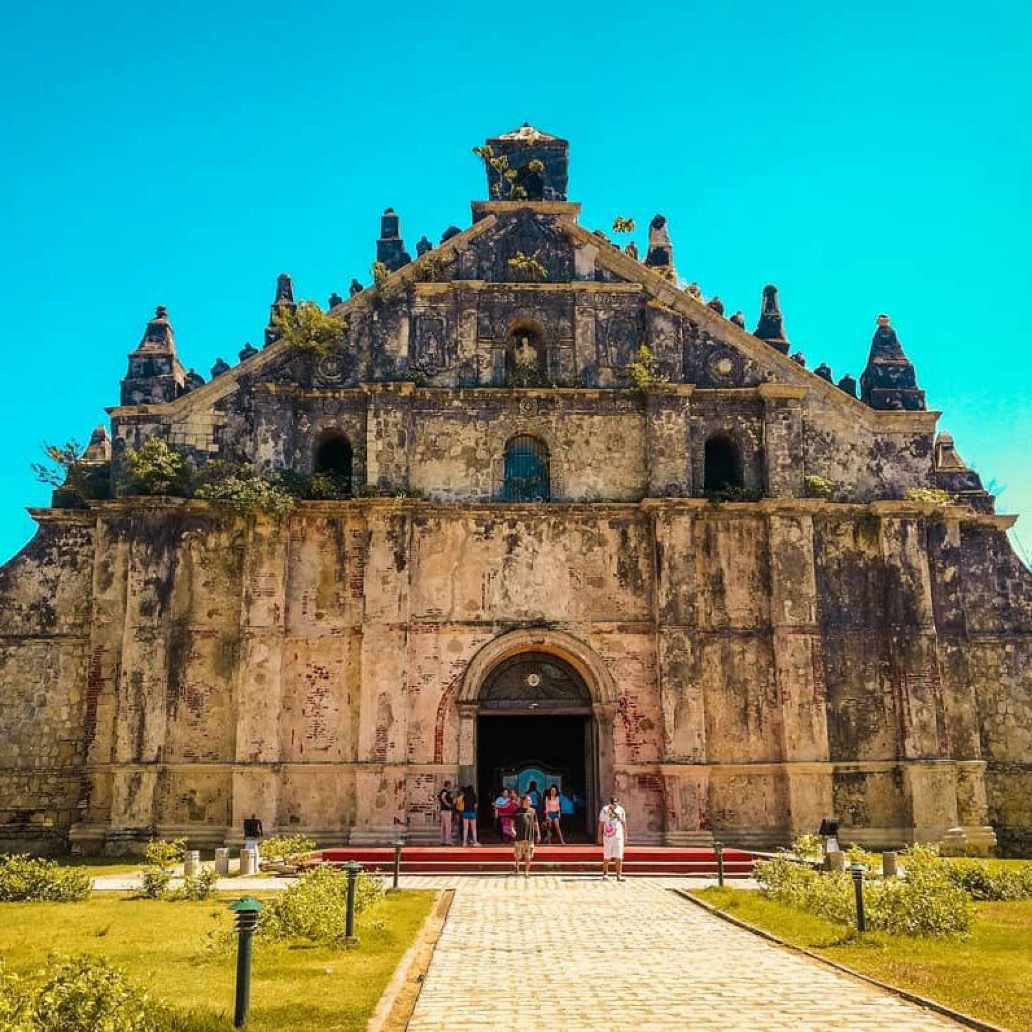https://mdw-travel-data-us-east-1.s3.amazonaws.com/img/country/Philippines/Paoay-Church/img_02.jpg