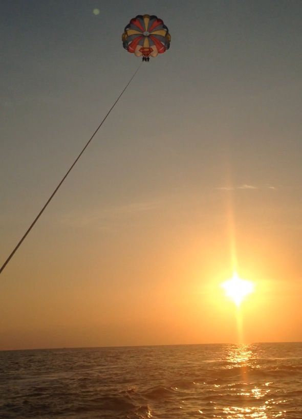 https://mdw-travel-data-us-east-1.s3.amazonaws.com/img/country/Philippines/Parasailing/img_03.jpg
