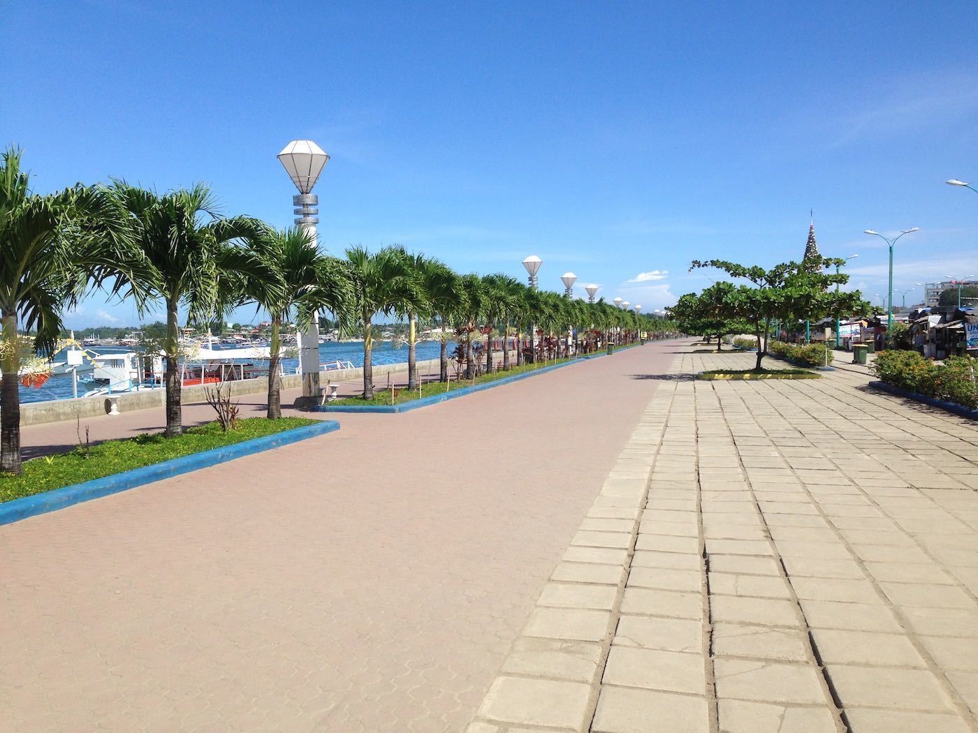 https://mdw-travel-data-us-east-1.s3.amazonaws.com/img/country/Philippines/Puerto-Princesa-City-Baywalk-Park/img_00.jpg
