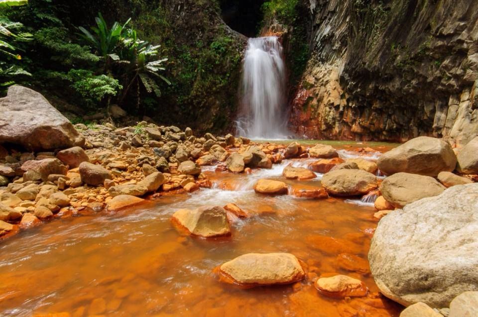 https://mdw-travel-data-us-east-1.s3.amazonaws.com/img/country/Philippines/Pulangbato-Falls/img_01.jpg