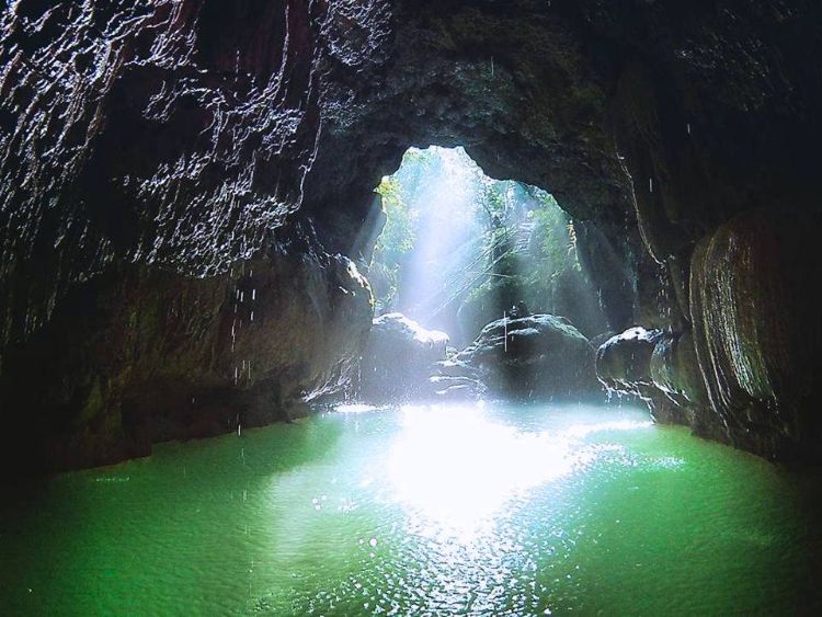 https://mdw-travel-data-us-east-1.s3.amazonaws.com/img/country/Philippines/Quitinday-Underground-River-and-Cave-System/img_01.jpg