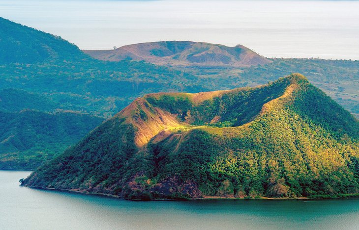 https://mdw-travel-data-us-east-1.s3.amazonaws.com/img/country/Philippines/RTR-Plaza/img_02.jpg