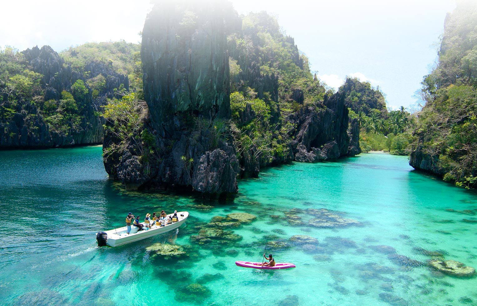 https://mdw-travel-data-us-east-1.s3.amazonaws.com/img/country/Philippines/RTR-Plaza/img_03.jpg