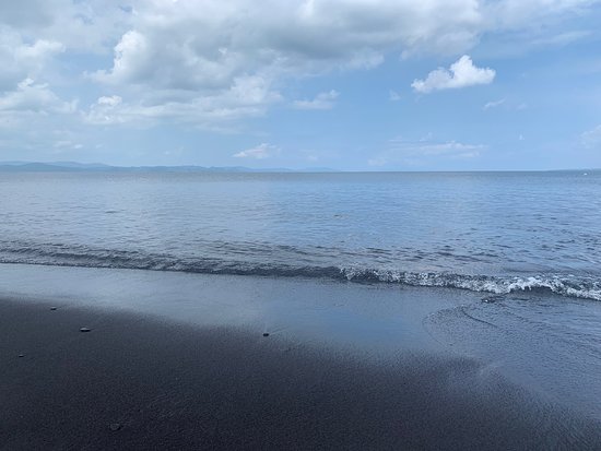 https://mdw-travel-data-us-east-1.s3.amazonaws.com/img/country/Philippines/Rawis-Surfing-Beach/img_01.jpg