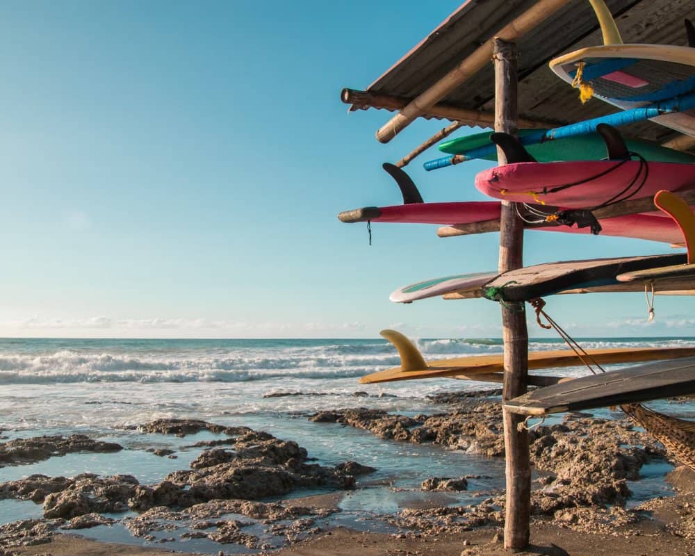 https://mdw-travel-data-us-east-1.s3.amazonaws.com/img/country/Philippines/Rawis-Surfing-Beach/img_02.jpg
