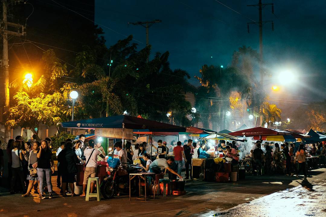 https://mdw-travel-data-us-east-1.s3.amazonaws.com/img/country/Philippines/Roxas-Night-Market/img_00.jpg