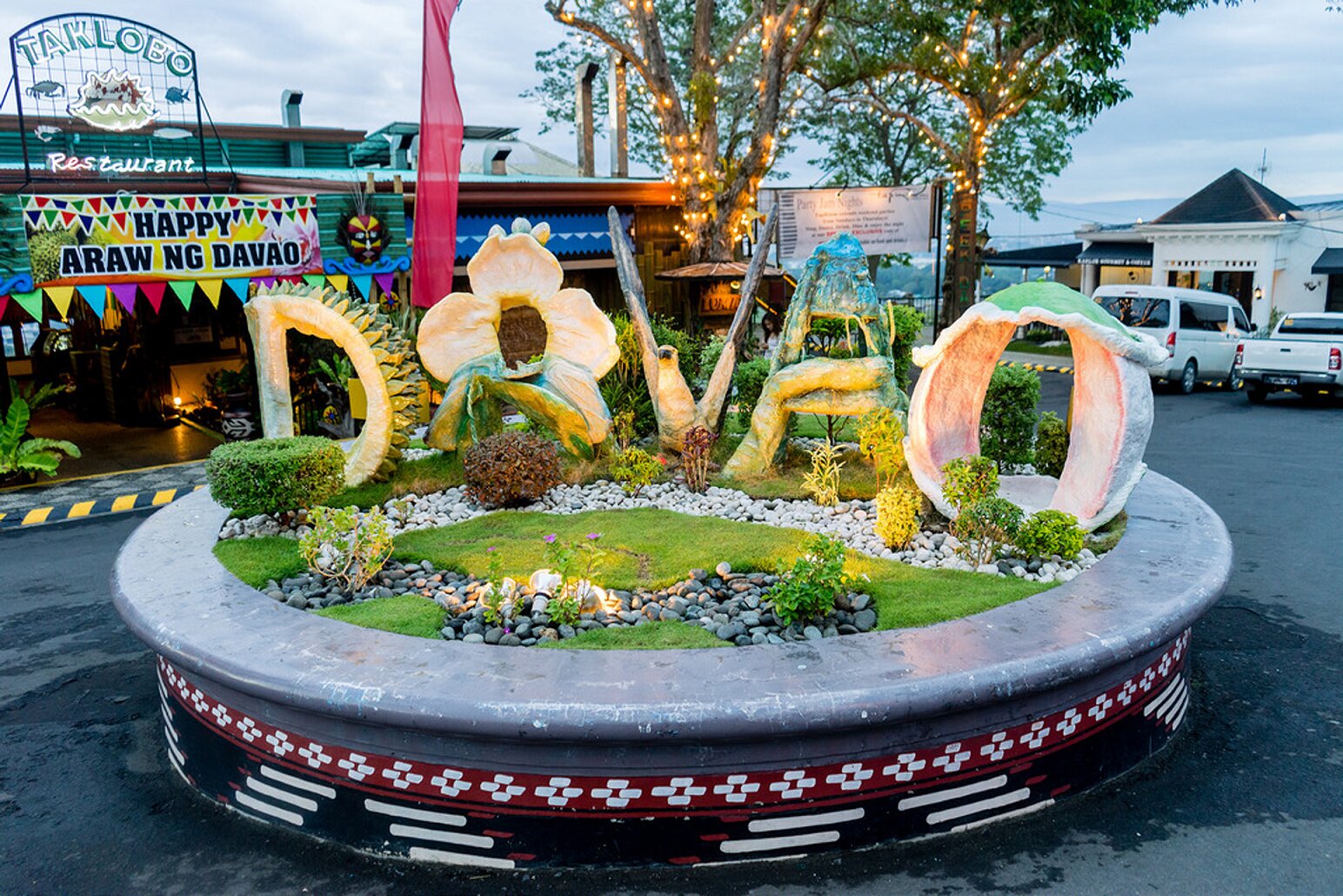 https://mdw-travel-data-us-east-1.s3.amazonaws.com/img/country/Philippines/SM-City-Davao/img_00.jpg