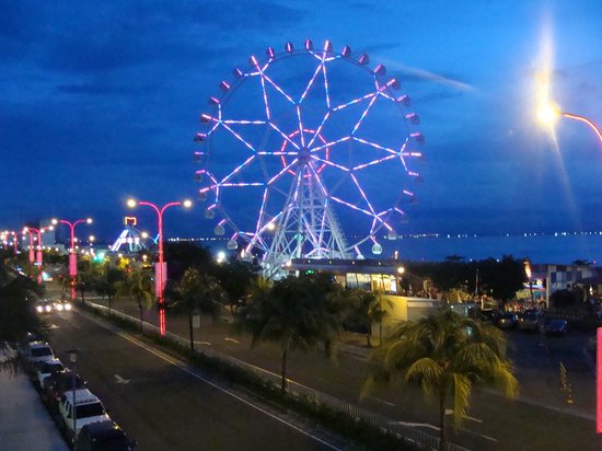 https://mdw-travel-data-us-east-1.s3.amazonaws.com/img/country/Philippines/SM-Mall-of-Asia-Ferris-Wheel/img_01.jpg