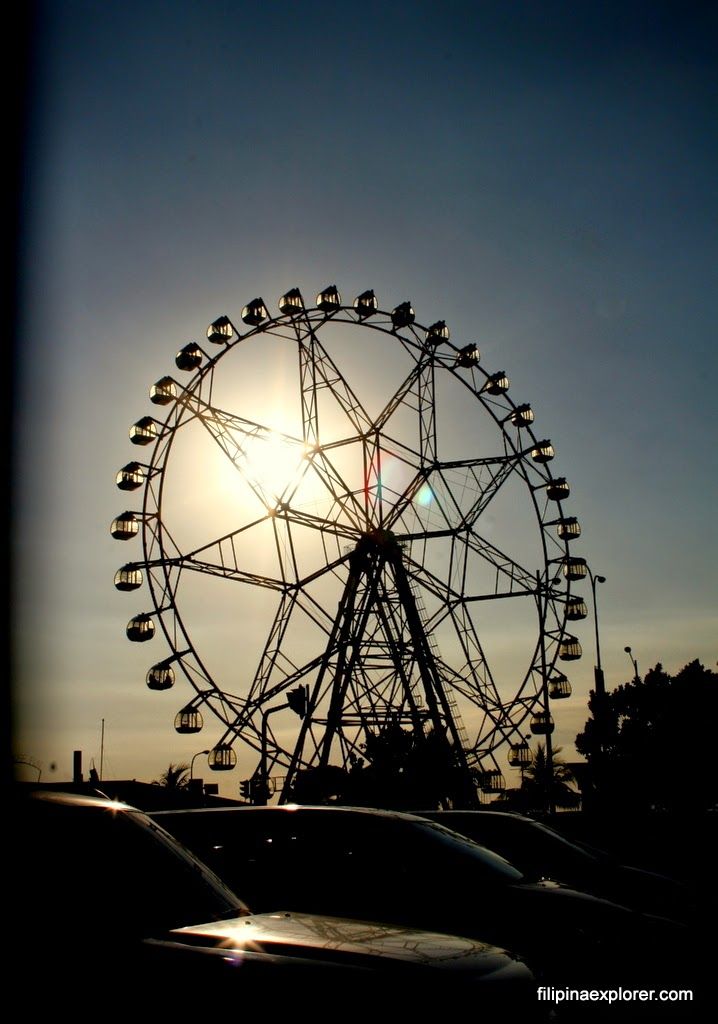 https://mdw-travel-data-us-east-1.s3.amazonaws.com/img/country/Philippines/SM-Mall-of-Asia-Ferris-Wheel/img_02.jpg