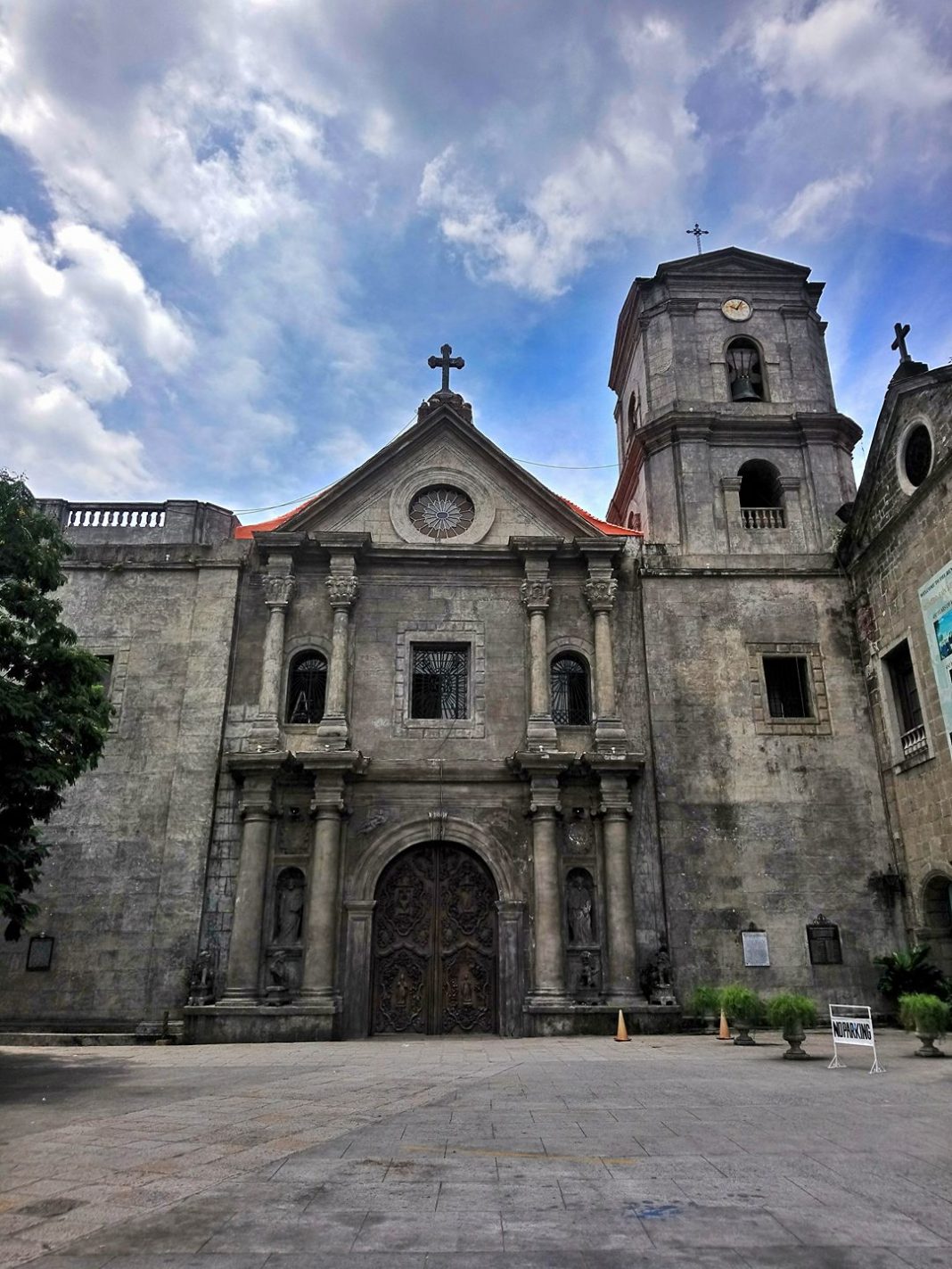 https://mdw-travel-data-us-east-1.s3.amazonaws.com/img/country/Philippines/San-Agustin-de-Hippo-Church/img_00.jpg