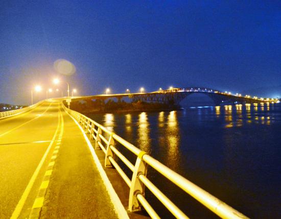 https://mdw-travel-data-us-east-1.s3.amazonaws.com/img/country/Philippines/San-Juanico-Bridge/img_03.jpg
