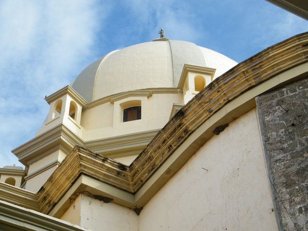 https://mdw-travel-data-us-east-1.s3.amazonaws.com/img/country/Philippines/San-Sebastian-Cathedral/img_02.jpg