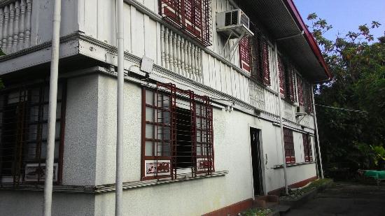 https://mdw-travel-data-us-east-1.s3.amazonaws.com/img/country/Philippines/Sinamay-House/img_01.jpg