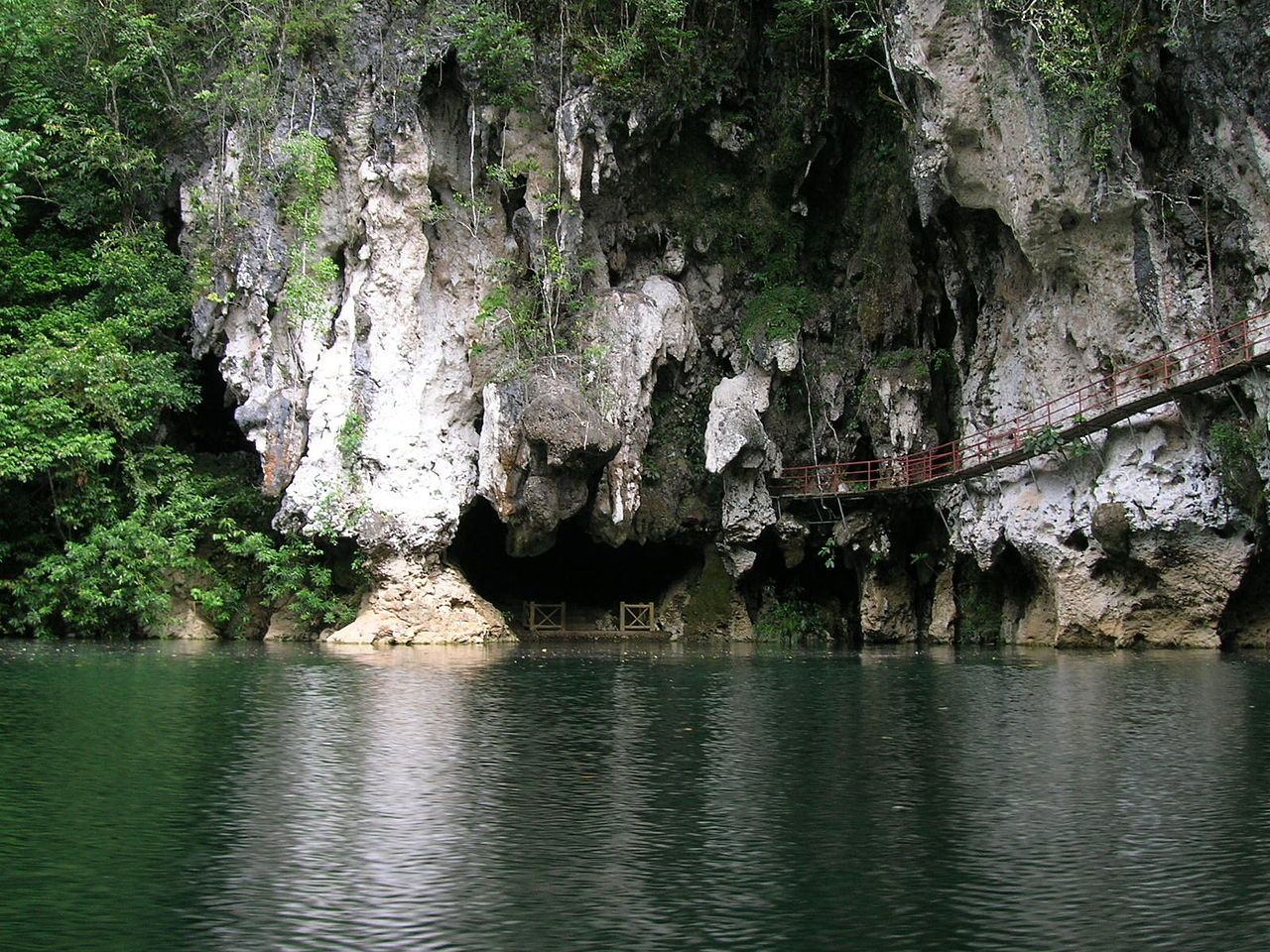 https://mdw-travel-data-us-east-1.s3.amazonaws.com/img/country/Philippines/Sohoton-Natural-Bridge/img_01.jpg