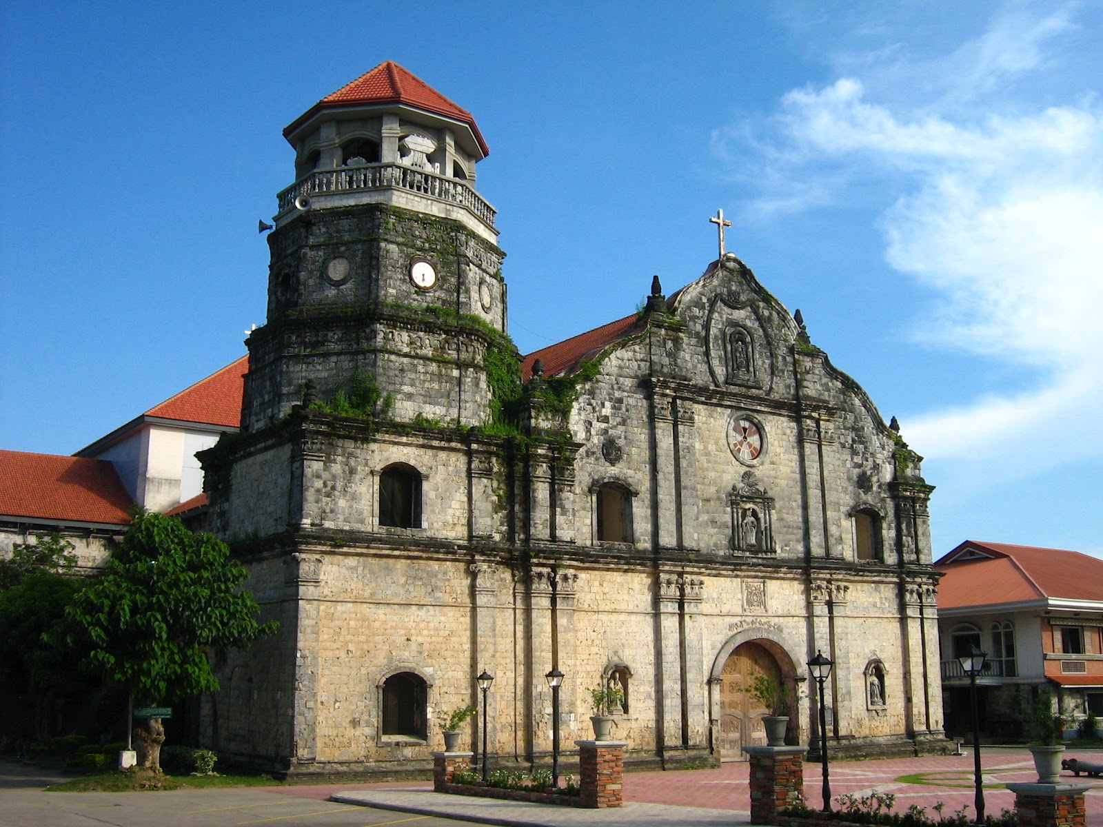 https://mdw-travel-data-us-east-1.s3.amazonaws.com/img/country/Philippines/Sta-Monica-Church/img_01.jpg