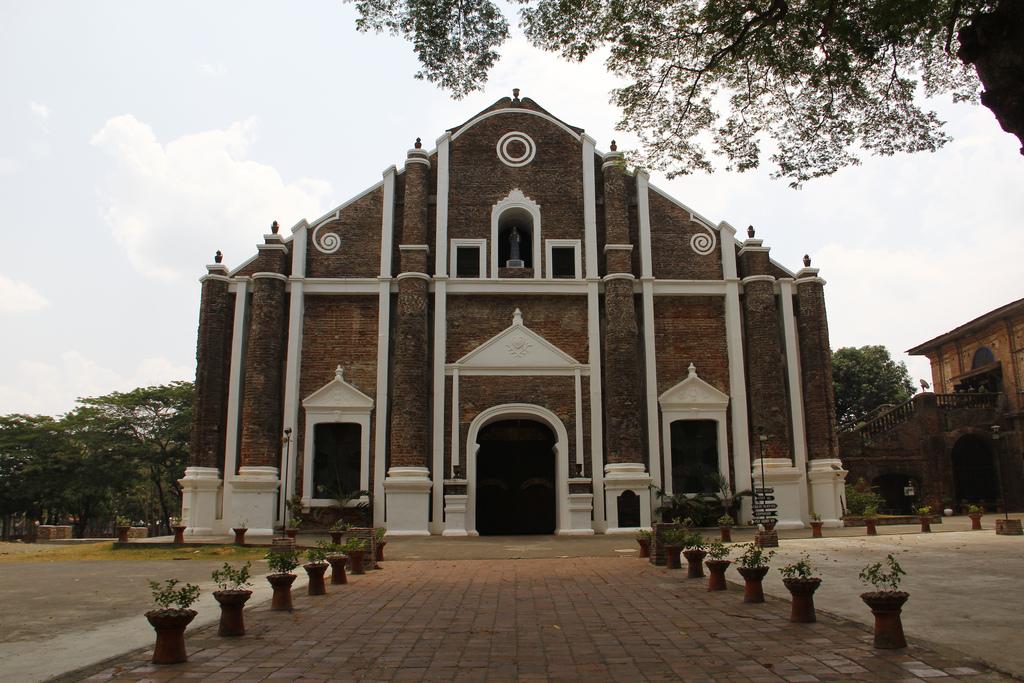 https://mdw-travel-data-us-east-1.s3.amazonaws.com/img/country/Philippines/Sta-Monica-Church/img_02.jpg