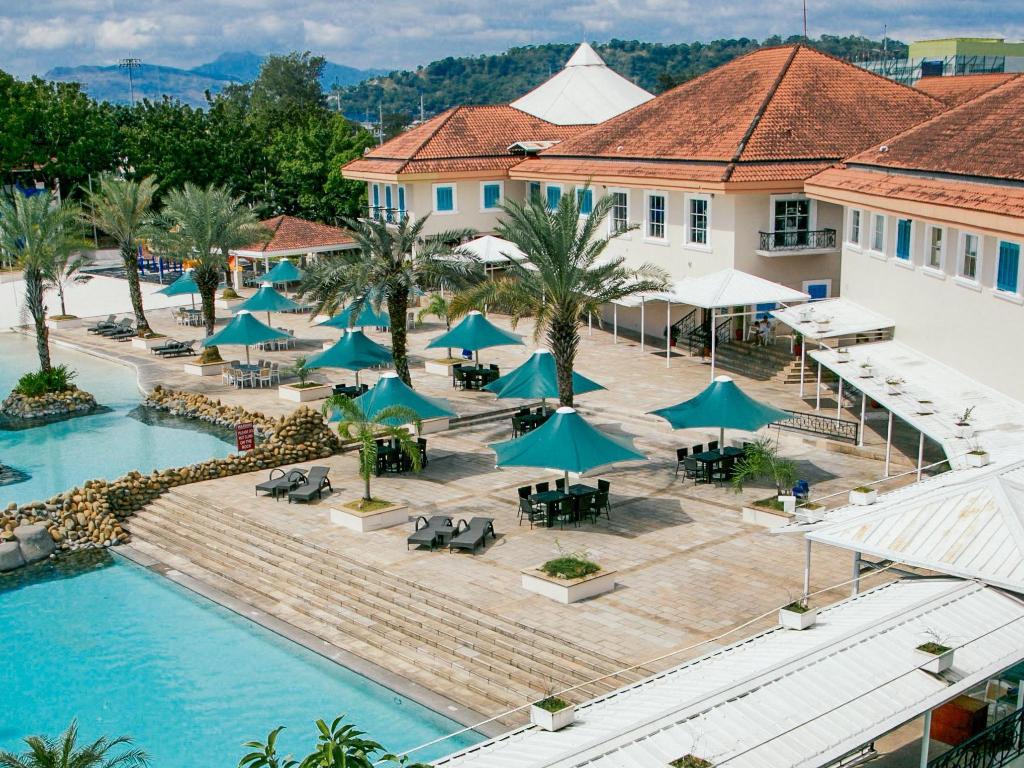 https://mdw-travel-data-us-east-1.s3.amazonaws.com/img/country/Philippines/Subic-Bay-Yacht-Club/img_02.jpg