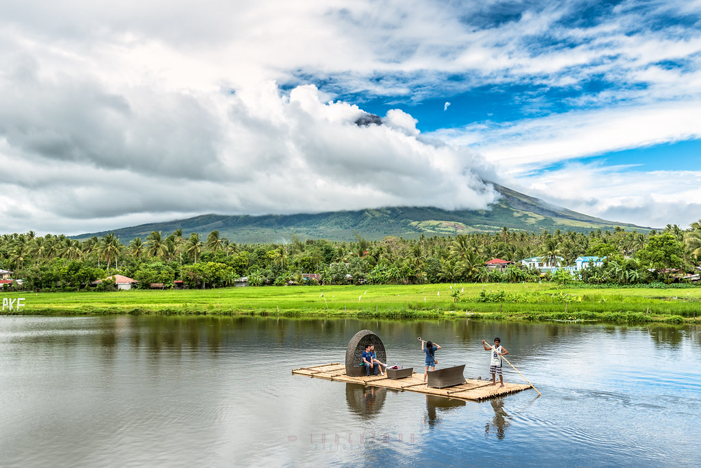 https://mdw-travel-data-us-east-1.s3.amazonaws.com/img/country/Philippines/Sumlang-Lake/img_02.jpg