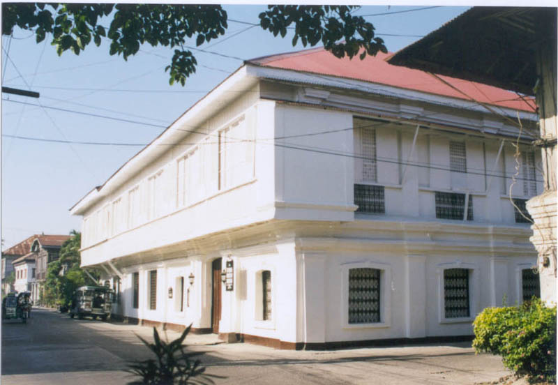 https://mdw-travel-data-us-east-1.s3.amazonaws.com/img/country/Philippines/Syquia-Mansion/img_01.jpg