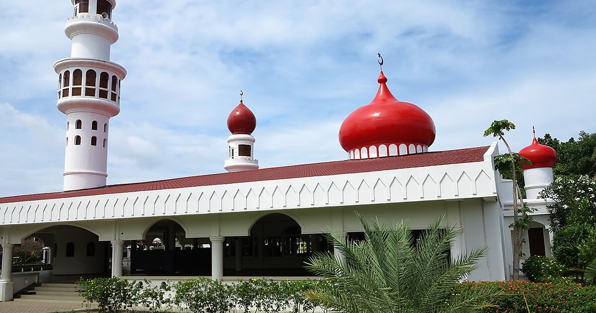 https://mdw-travel-data-us-east-1.s3.amazonaws.com/img/country/Philippines/Taluksangay-Mosque/img_00.jpg