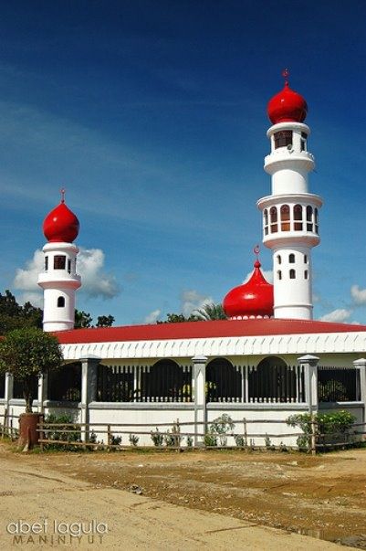 https://mdw-travel-data-us-east-1.s3.amazonaws.com/img/country/Philippines/Taluksangay-Mosque/img_01.jpg