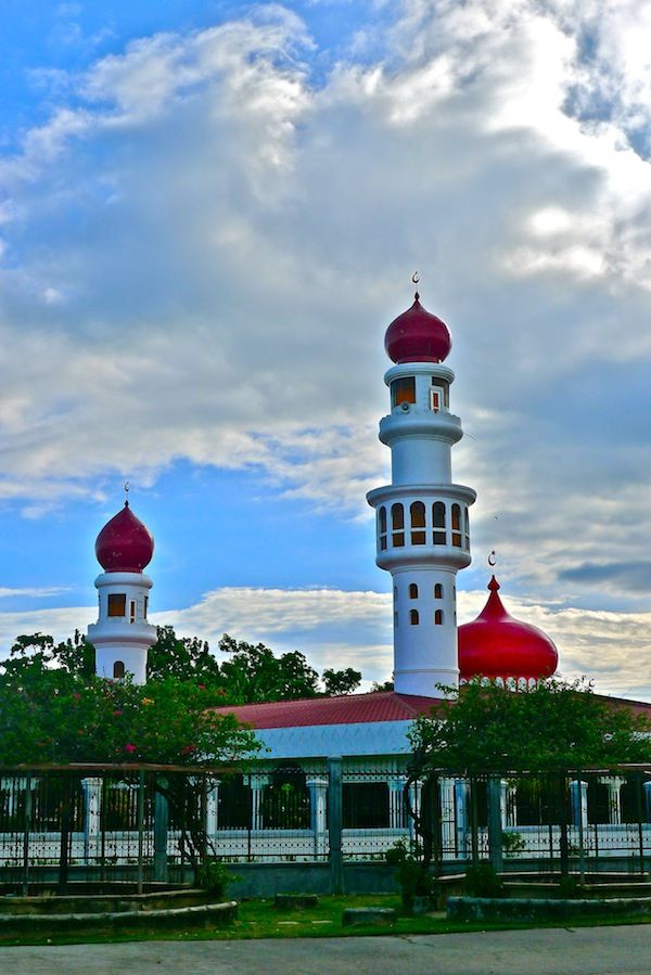 https://mdw-travel-data-us-east-1.s3.amazonaws.com/img/country/Philippines/Taluksangay-Mosque/img_03.jpg