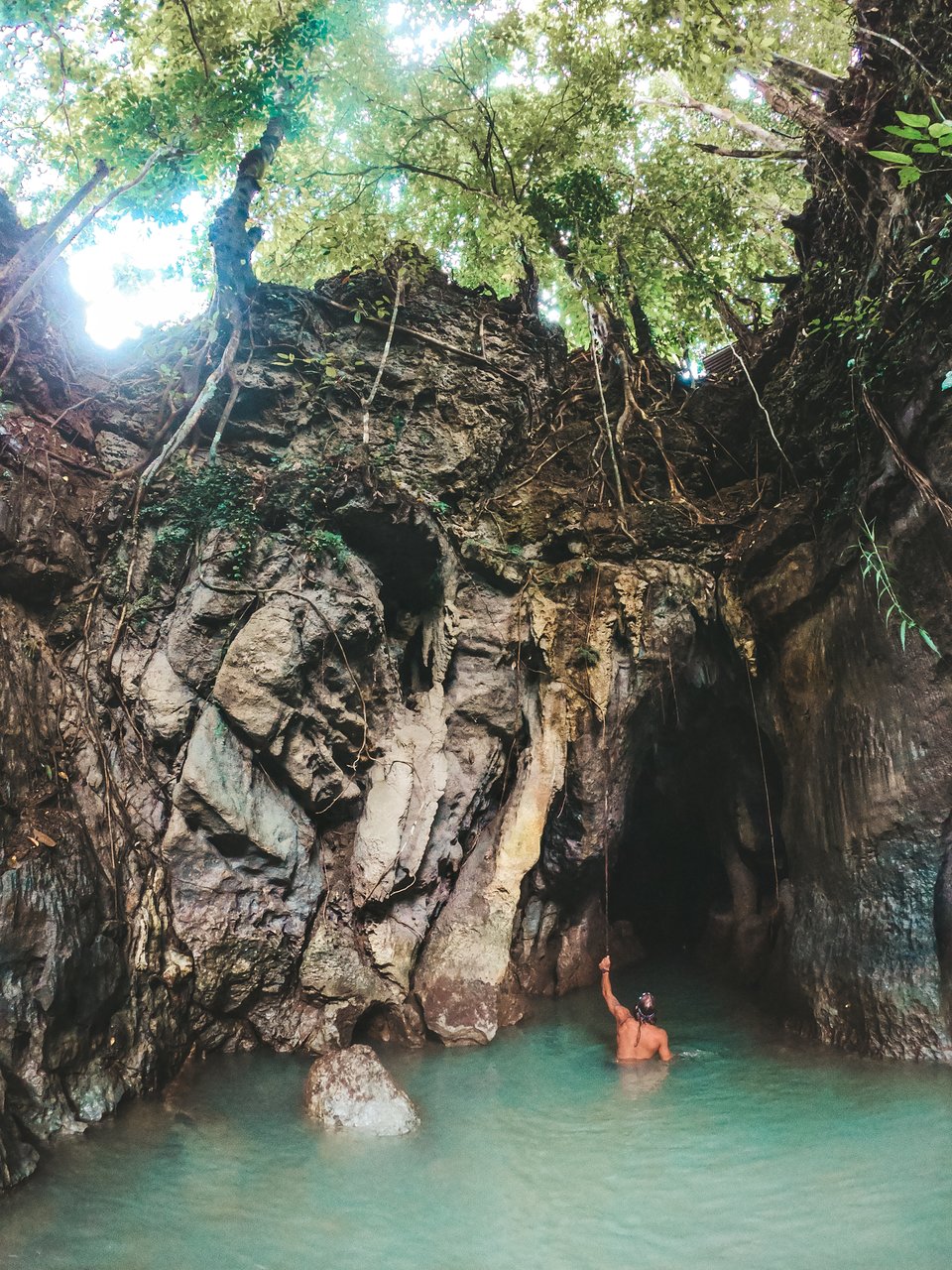 https://mdw-travel-data-us-east-1.s3.amazonaws.com/img/country/Philippines/Tayangban-Cave-Pool/img_02.jpg