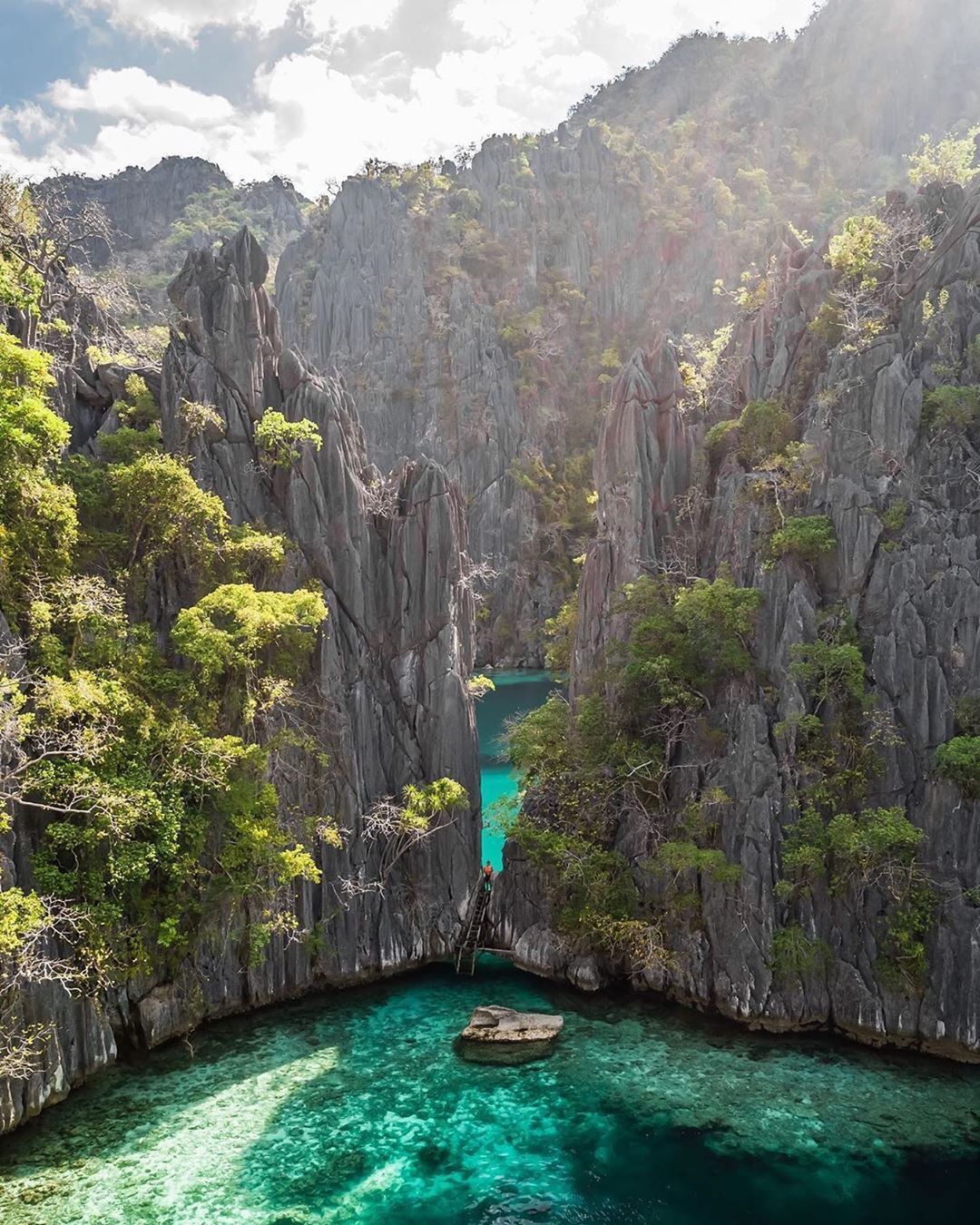 https://mdw-travel-data-us-east-1.s3.amazonaws.com/img/country/Philippines/Tayangban-Twin-Falls/img_02.jpg