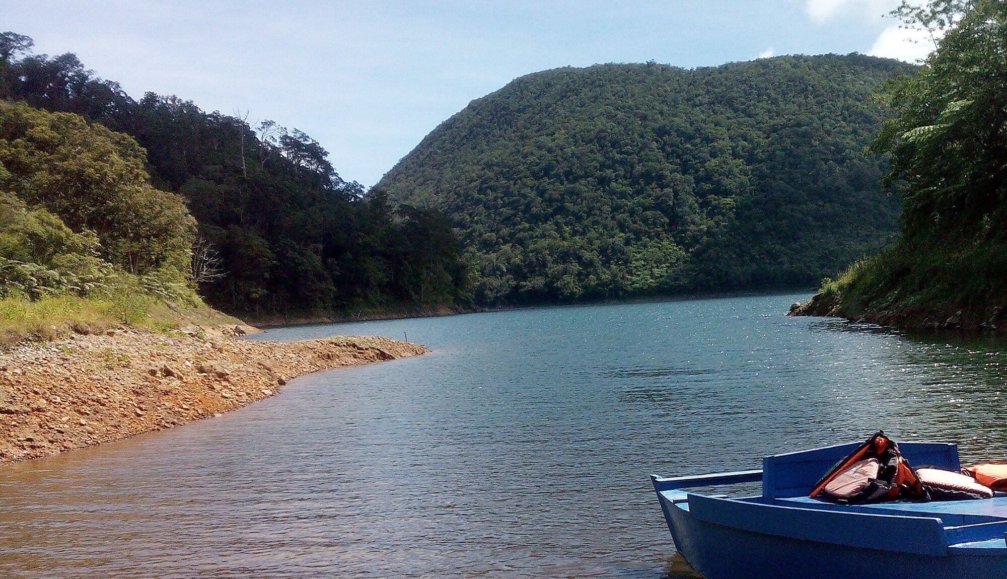 https://mdw-travel-data-us-east-1.s3.amazonaws.com/img/country/Philippines/Twin-Lakes-of-Balinsasayao-and-Danao/img_03.jpg