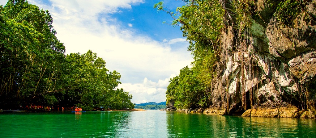 https://mdw-travel-data-us-east-1.s3.amazonaws.com/img/country/Philippines/Underground-River/img_02.jpg