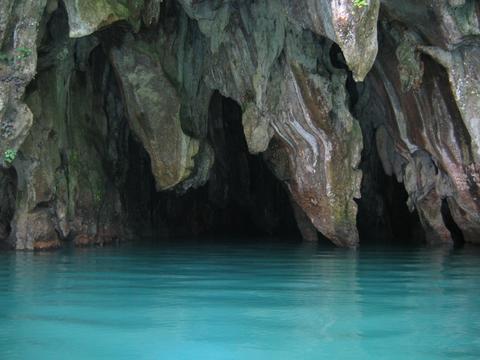 https://mdw-travel-data-us-east-1.s3.amazonaws.com/img/country/Philippines/Underground-River/img_03.jpg