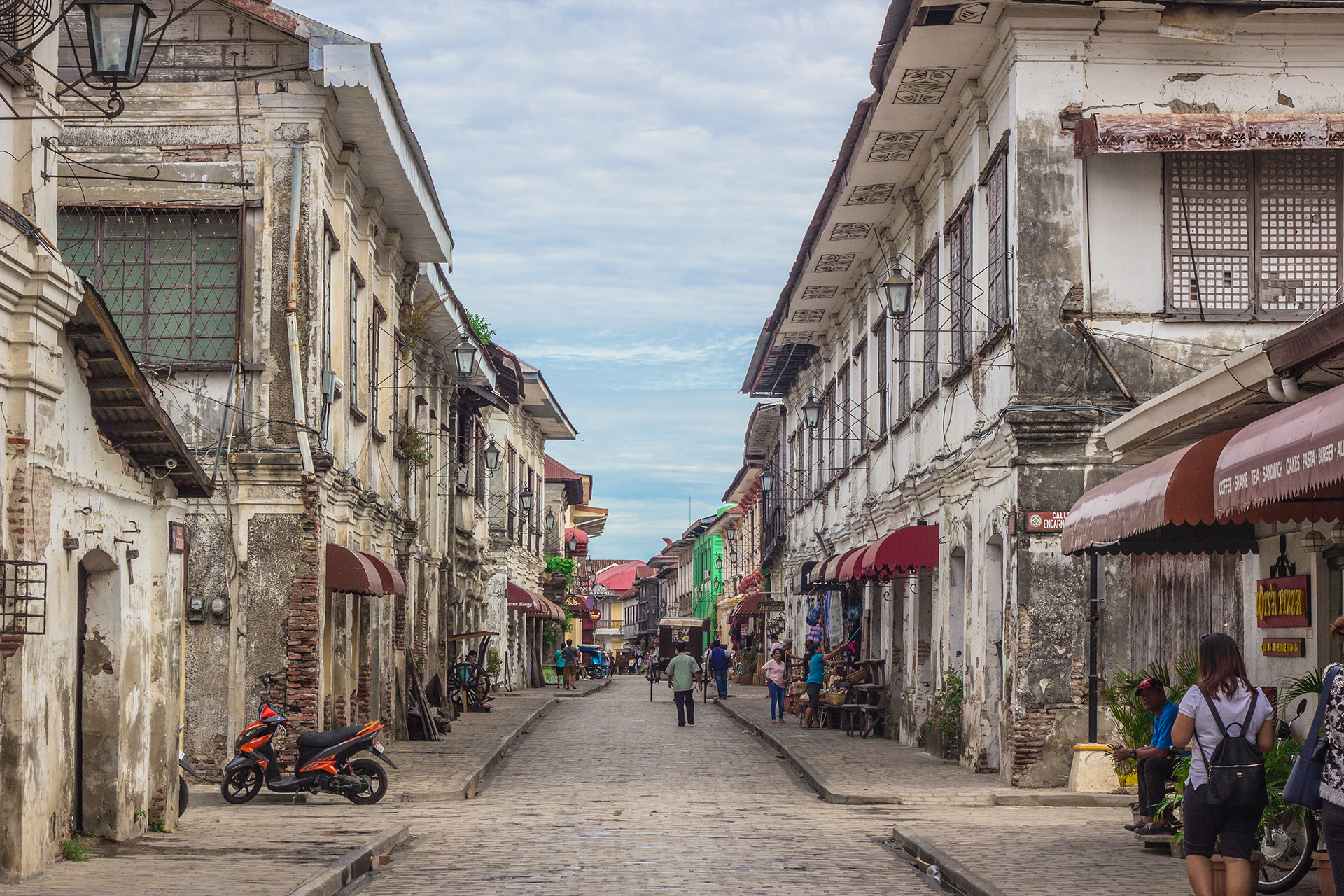 https://mdw-travel-data-us-east-1.s3.amazonaws.com/img/country/Philippines/Vigan-Cathedral/img_02.jpg