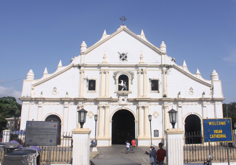 https://mdw-travel-data-us-east-1.s3.amazonaws.com/img/country/Philippines/Vigan-Cathedral/img_03.jpg