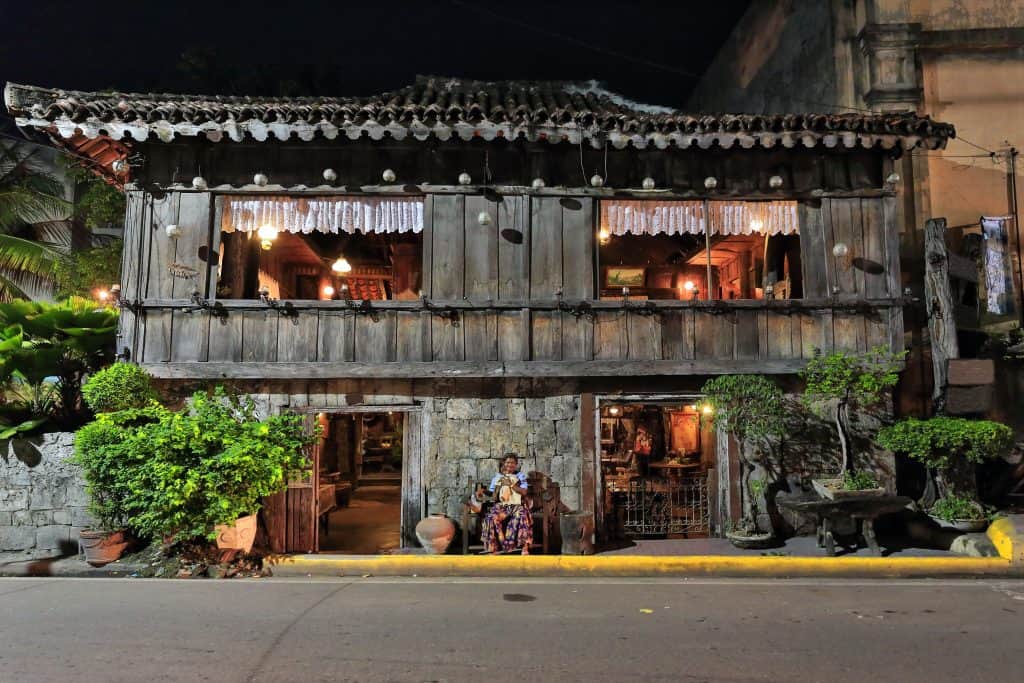 https://mdw-travel-data-us-east-1.s3.amazonaws.com/img/country/Philippines/Yap-Sandiego-Ancestral-House/img_02.jpg