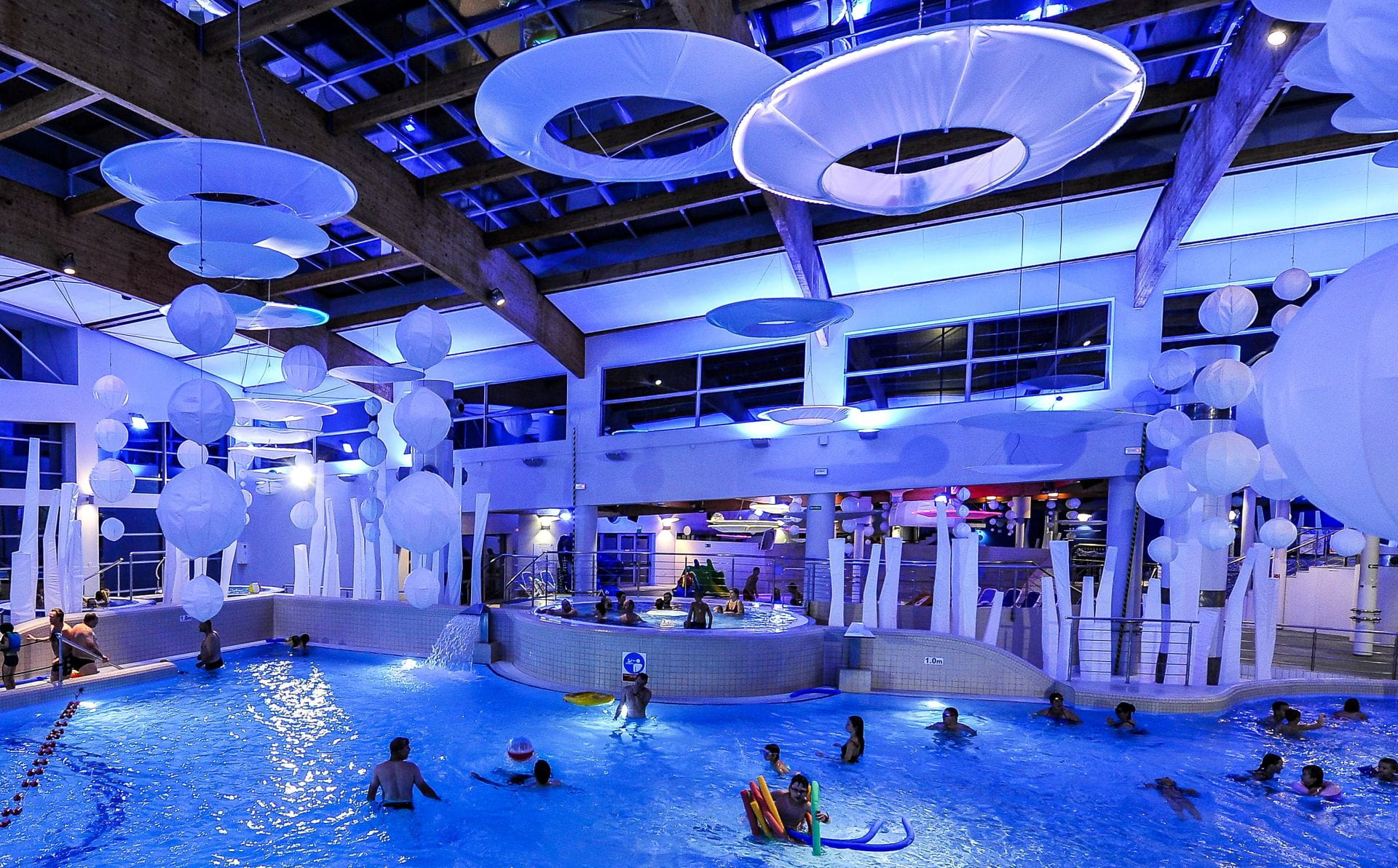 https://mdw-travel-data-us-east-1.s3.amazonaws.com/img/country/Poland/Aquapark-Sopot/img_00.jpg