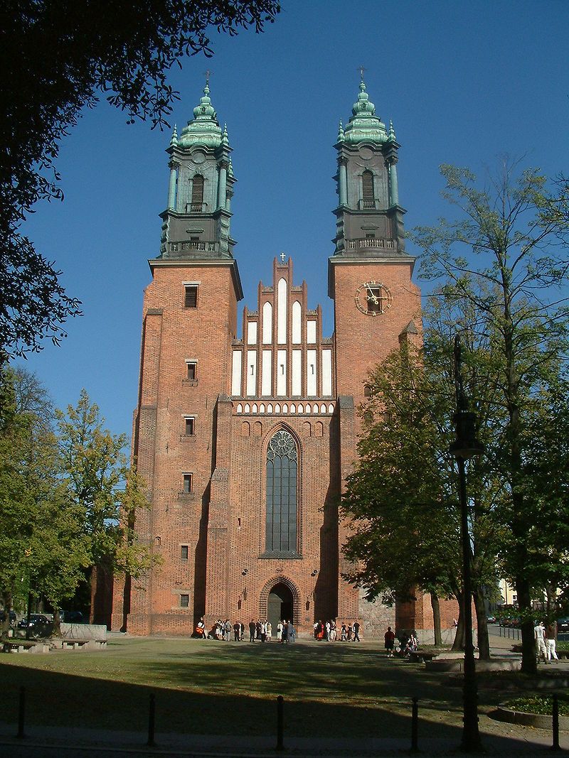 https://mdw-travel-data-us-east-1.s3.amazonaws.com/img/country/Poland/Archcathedral-Basilica-of-St-Peter-and-St-Paul-in-Poznan/img_00.jpg