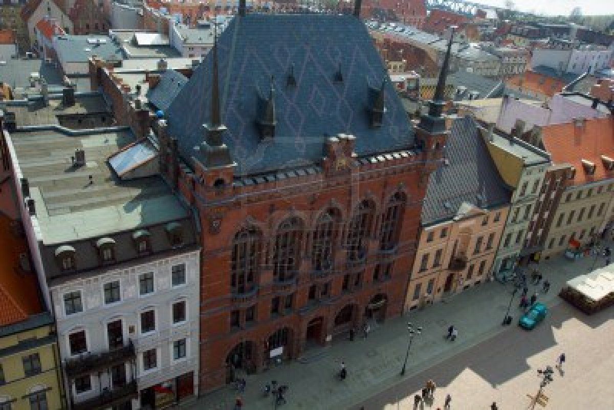 https://mdw-travel-data-us-east-1.s3.amazonaws.com/img/country/Poland/Artus-Court/img_01.jpg