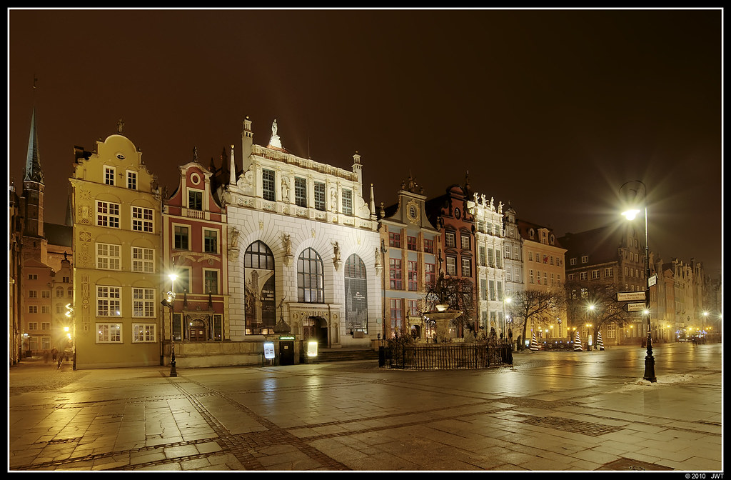 https://mdw-travel-data-us-east-1.s3.amazonaws.com/img/country/Poland/Artus-Court/img_02.jpg
