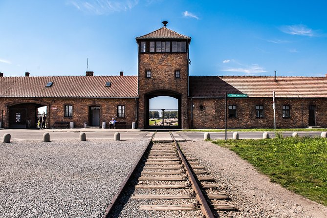 https://mdw-travel-data-us-east-1.s3.amazonaws.com/img/country/Poland/Auschwitz-Birkenau-Memorial-and-Museum/img_01.jpg