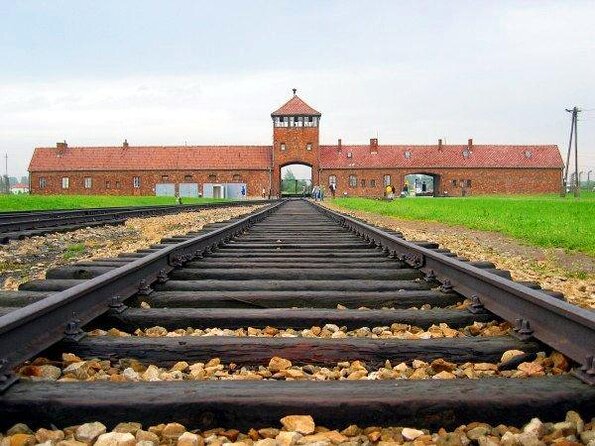 https://mdw-travel-data-us-east-1.s3.amazonaws.com/img/country/Poland/Auschwitz-Birkenau-Memorial-and-Museum/img_02.jpg