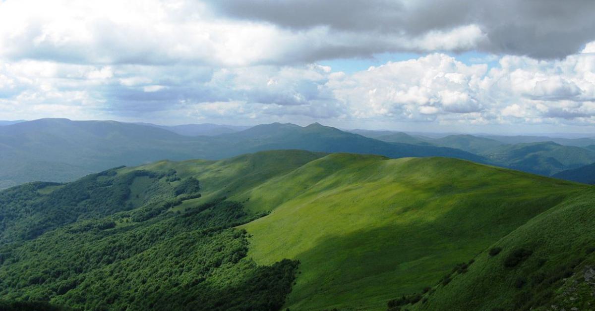 https://mdw-travel-data-us-east-1.s3.amazonaws.com/img/country/Poland/Bieszczady-National-Park/img_00.jpg