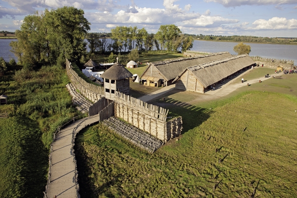 https://mdw-travel-data-us-east-1.s3.amazonaws.com/img/country/Poland/Biskupin---Archaeological-Museum/img_02.jpg