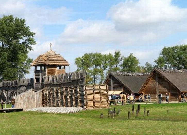 https://mdw-travel-data-us-east-1.s3.amazonaws.com/img/country/Poland/Biskupin-Archaeological-Museum/img_03.jpg