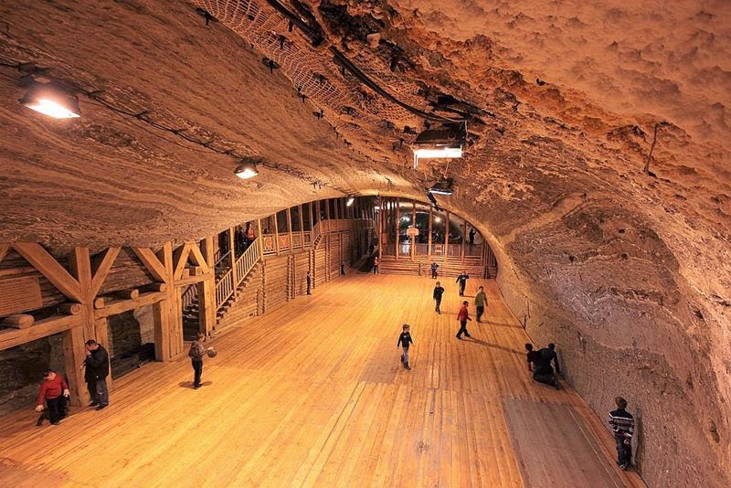https://mdw-travel-data-us-east-1.s3.amazonaws.com/img/country/Poland/Bochnia-Salt-Mine/img_02.jpg