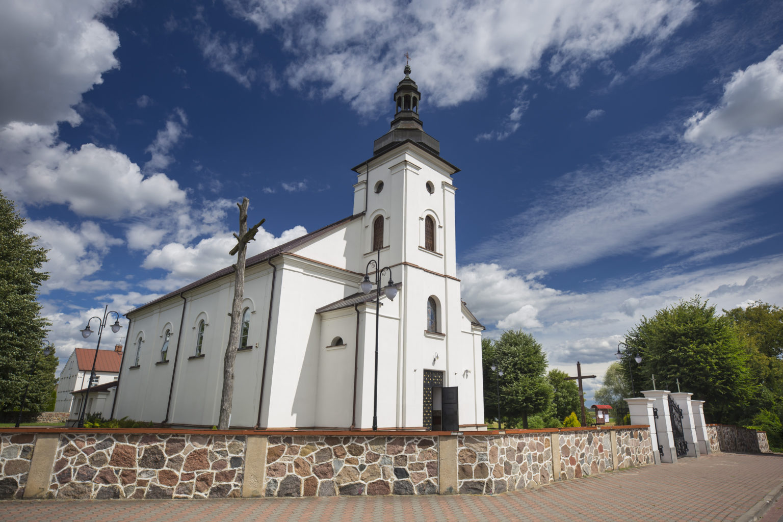 https://mdw-travel-data-us-east-1.s3.amazonaws.com/img/country/Poland/Bransk-Countryside/img_01.jpg