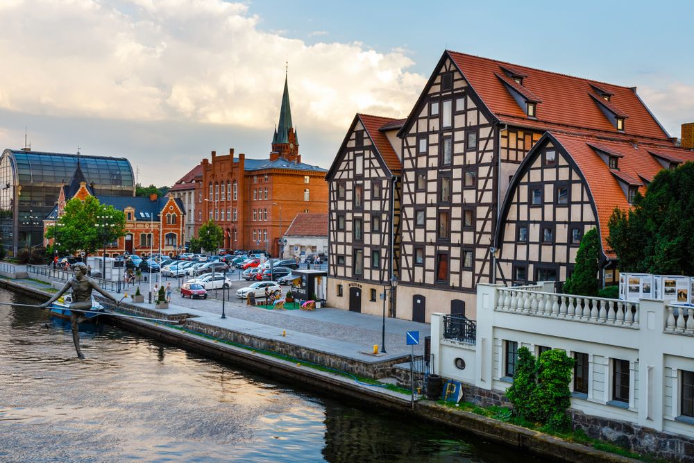 https://mdw-travel-data-us-east-1.s3.amazonaws.com/img/country/Poland/Bydgoszcz-Canal/img_01.jpg