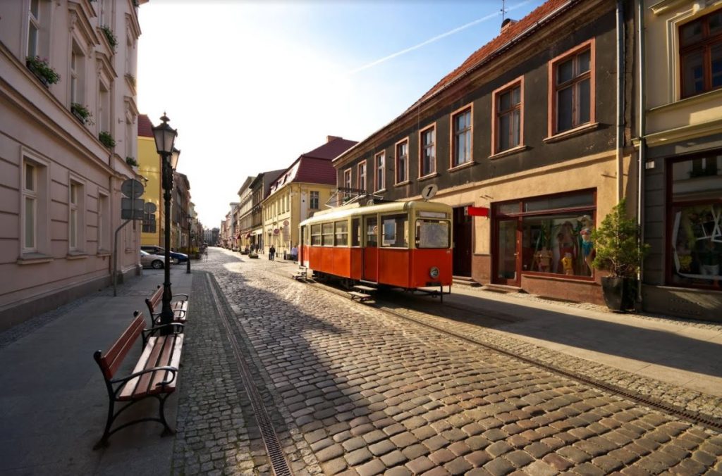 https://mdw-travel-data-us-east-1.s3.amazonaws.com/img/country/Poland/Bydgoszcz-Forest-Park/img_03.jpg