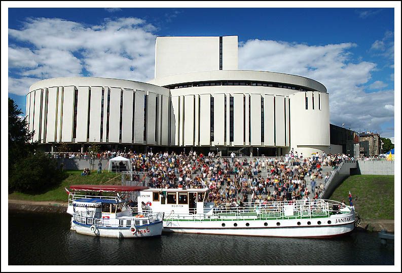 https://mdw-travel-data-us-east-1.s3.amazonaws.com/img/country/Poland/Bydgoszcz-Opera-Nova/img_03.jpg